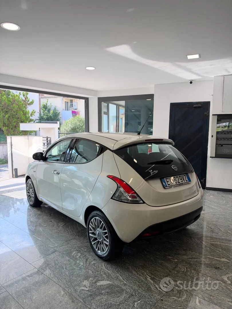 Lancia Ypsilon 2012 photo 4