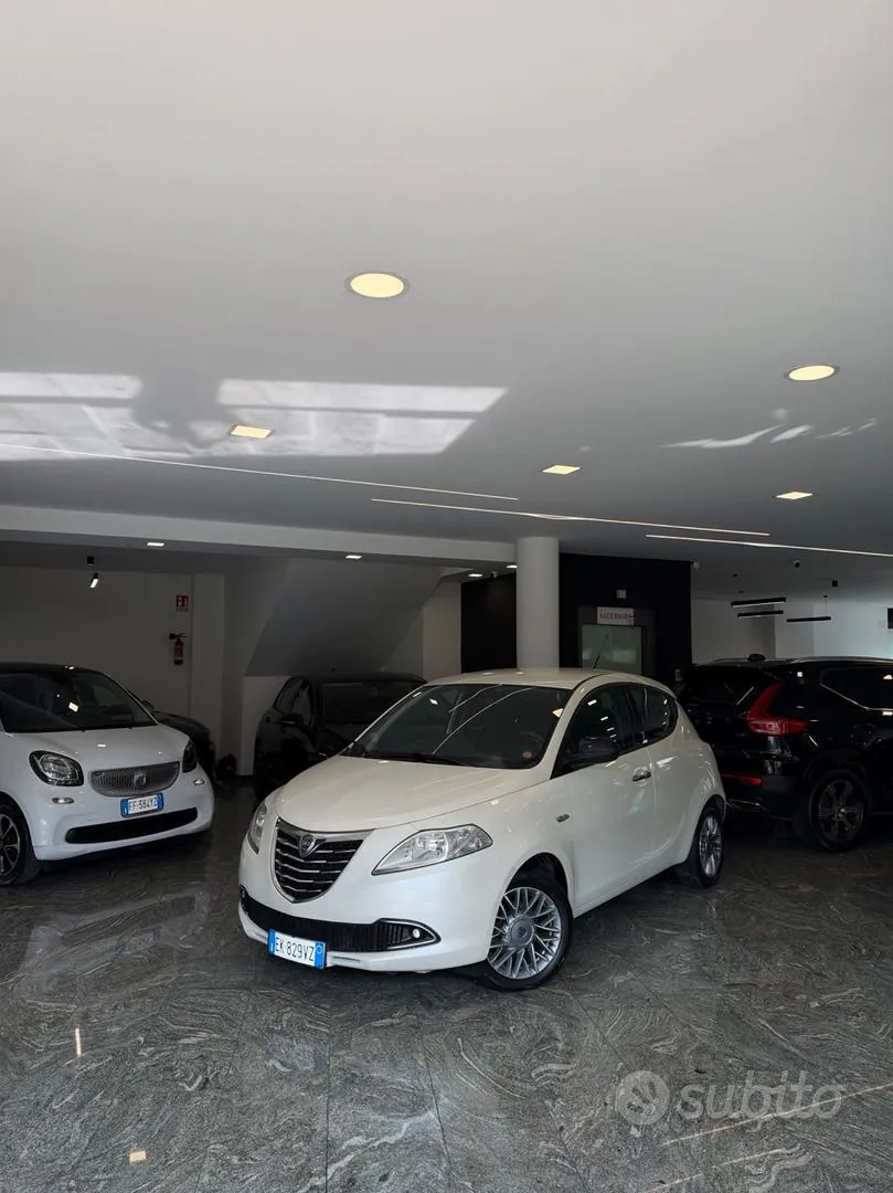 Lancia Ypsilon
