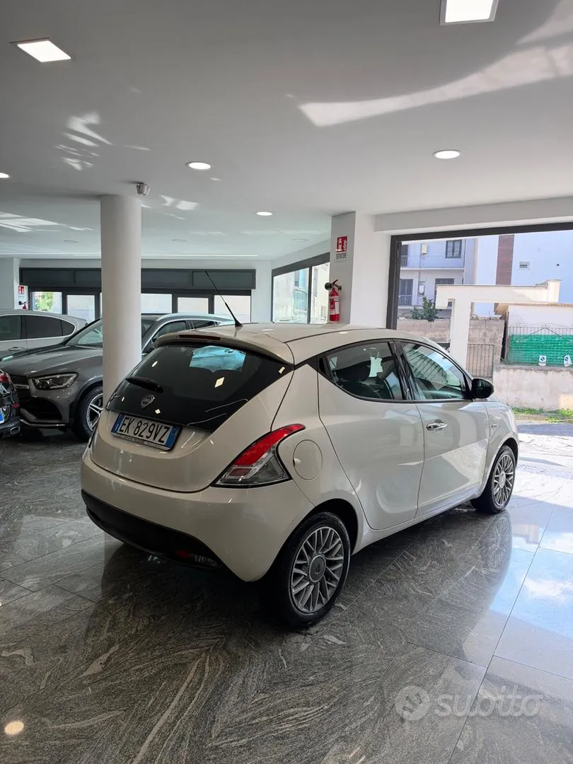 Lancia Ypsilon 2012 photo 2