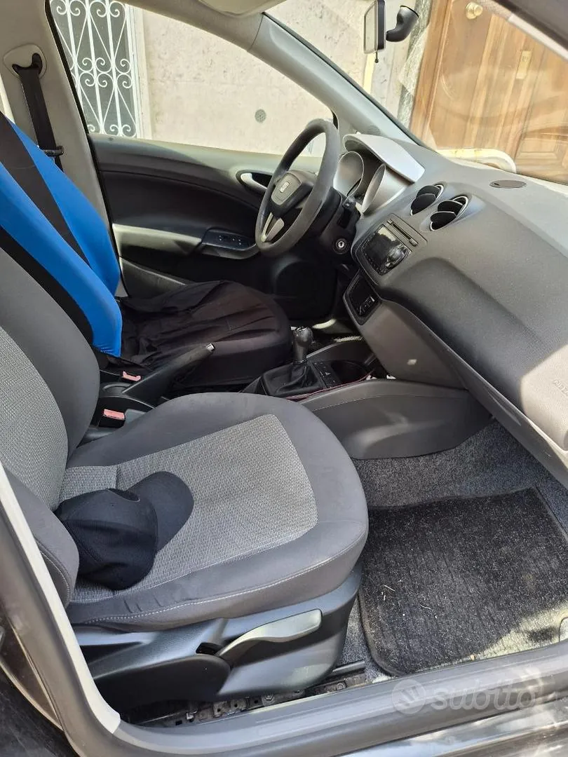 Seat Ibiza 2011 photo 3