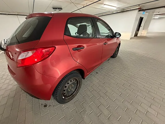 Mazda 2 2009 photo 3