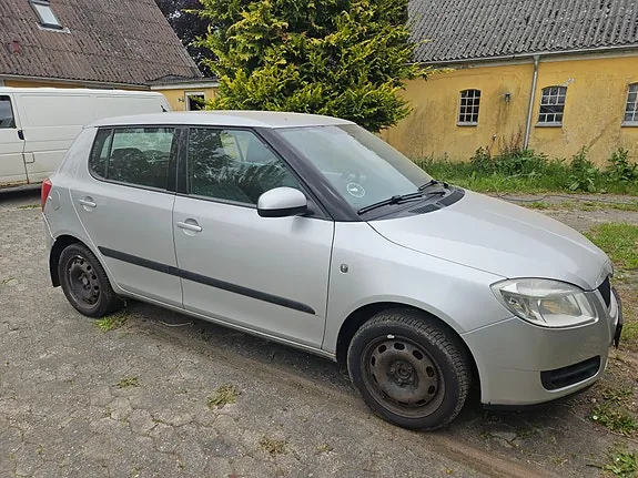 Skoda Fabia 2007 photo 2