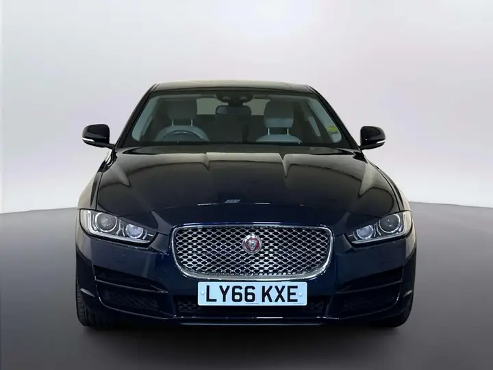 Jaguar Xe 2017 photo 5