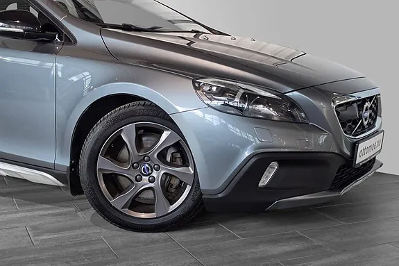 Volvo V40 Cross Country 2016 photo 2