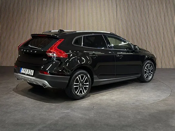 Volvo V40 Cross Country 2018 photo 4