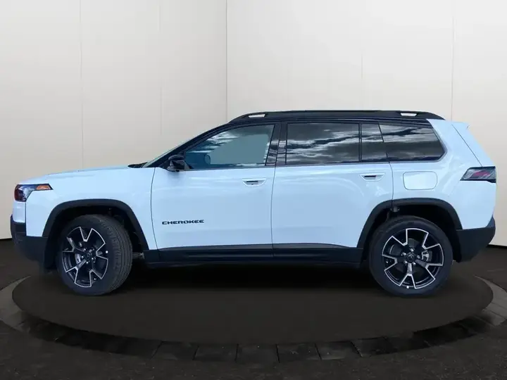 Jeep Cherokee 2026 photo 2