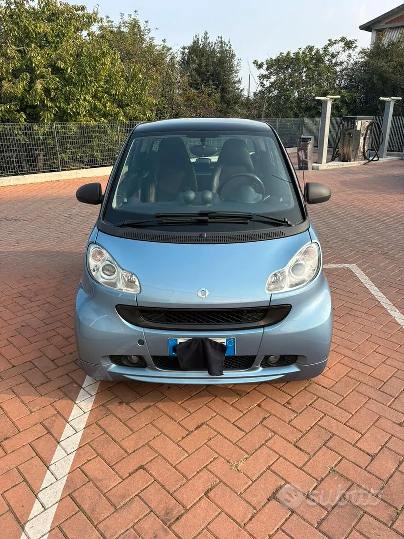 Smart Fortwo 2011 photo 2