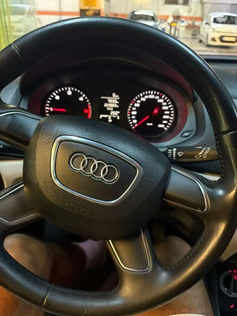 Audi Q3 2012 photo 3