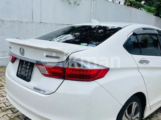 Honda Grace 2016 photo 5