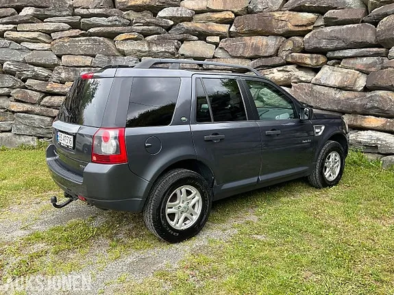 Land Rover Freelander 2010 photo 2