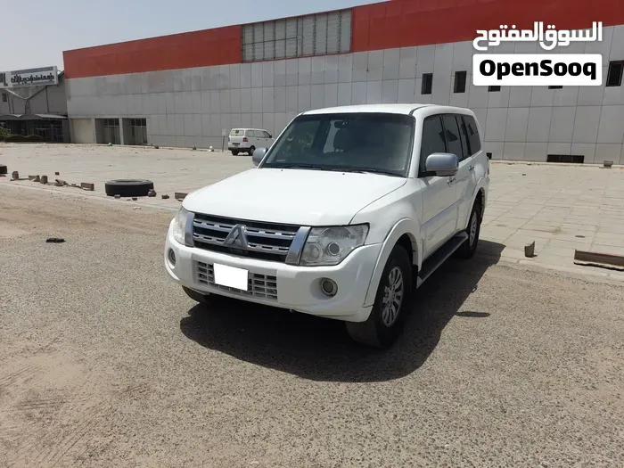 Mitsubishi Pajero 2013 photo 2