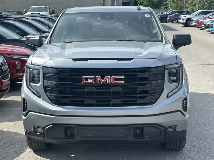 GMC Sierra 1500 2026 photo 2