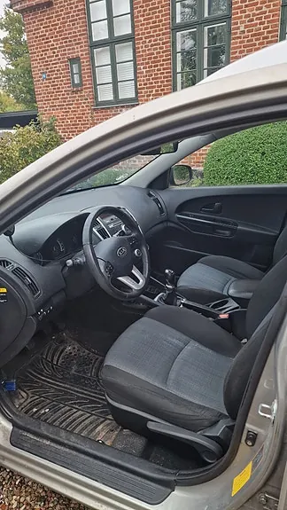 Kia Ceed 2011 photo 2