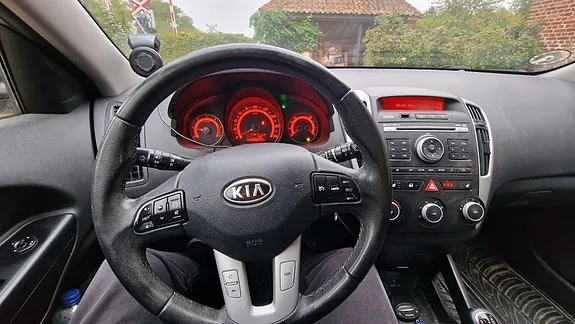 Kia Ceed 2011 photo 3