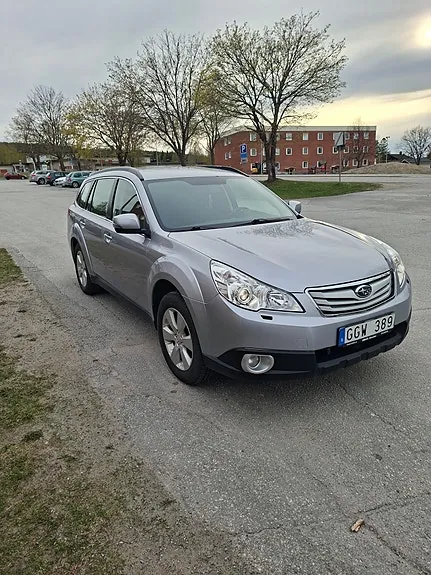 Subaru Outback 2012 photo 2