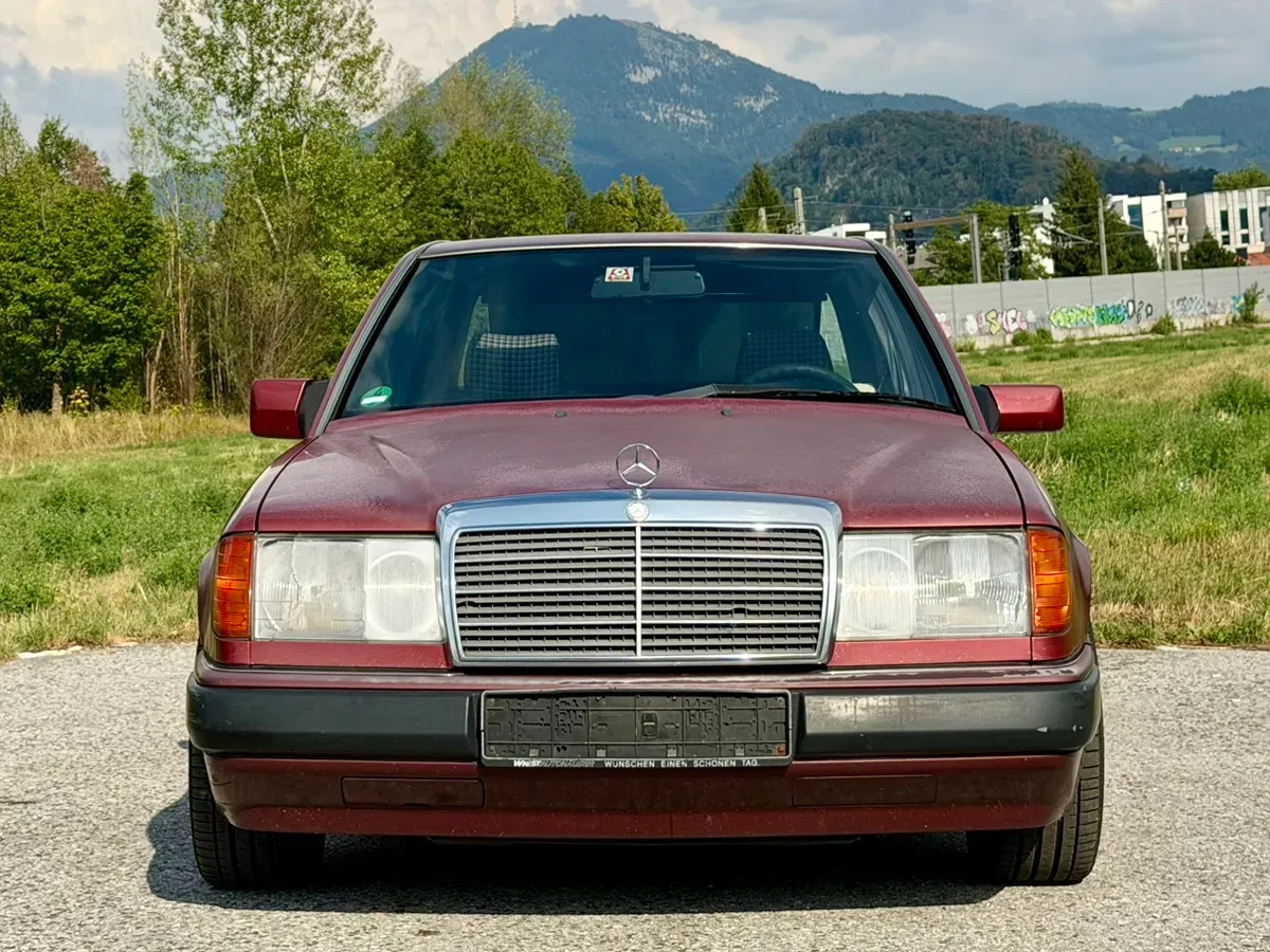 Mercedes-Benz E-Class 1993 photo 2