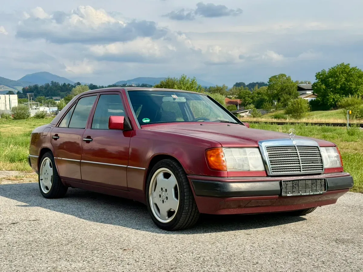 Mercedes-Benz E-Class 1993 photo 3