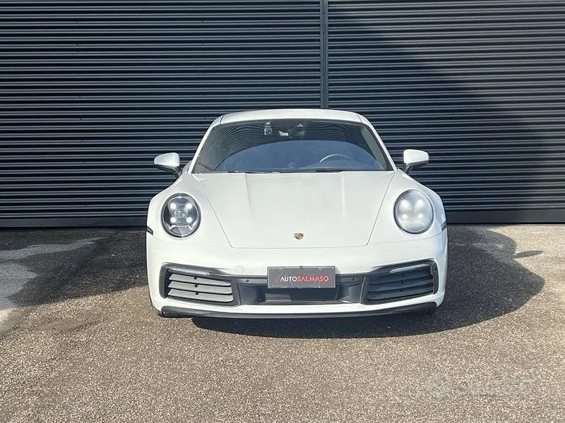 Porsche 911 2020 photo 2