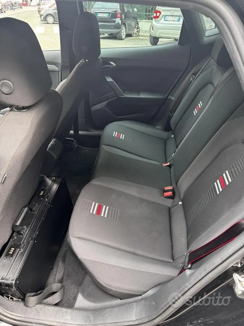 Seat Arona 2019 photo 2
