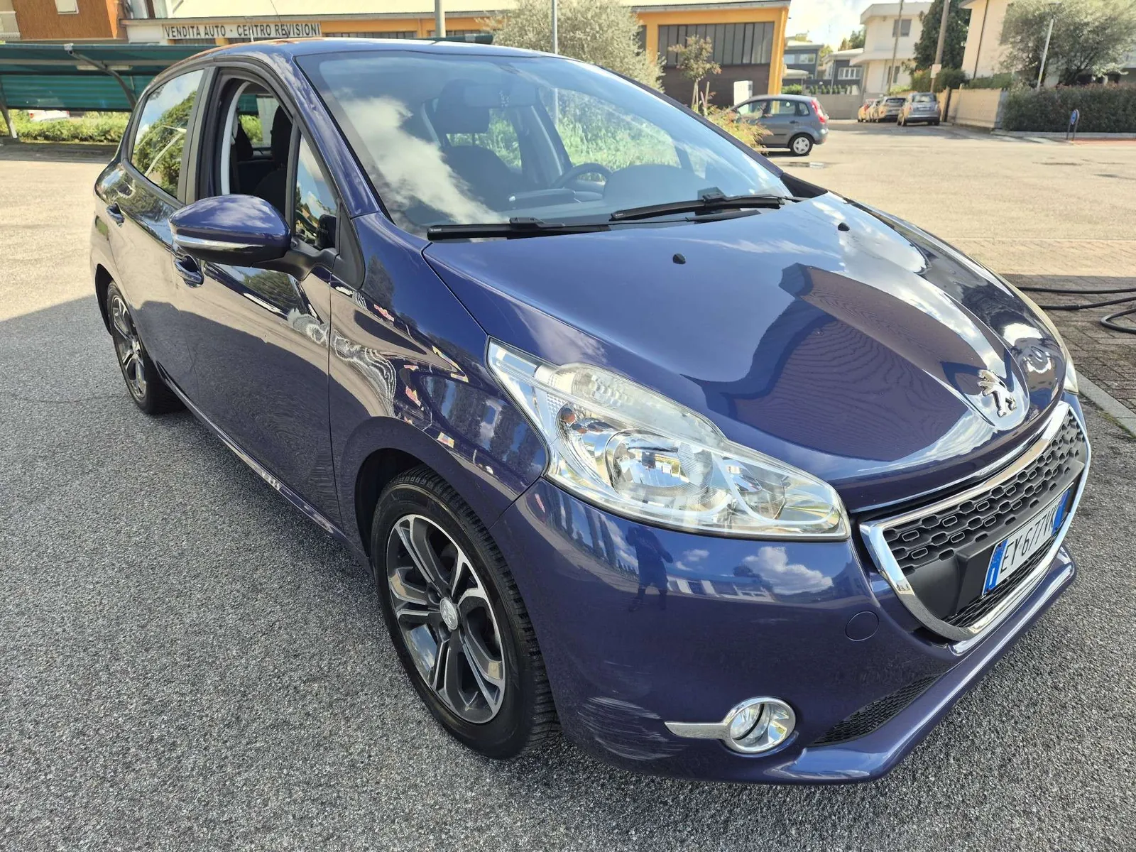 Peugeot 208 2015 photo 2