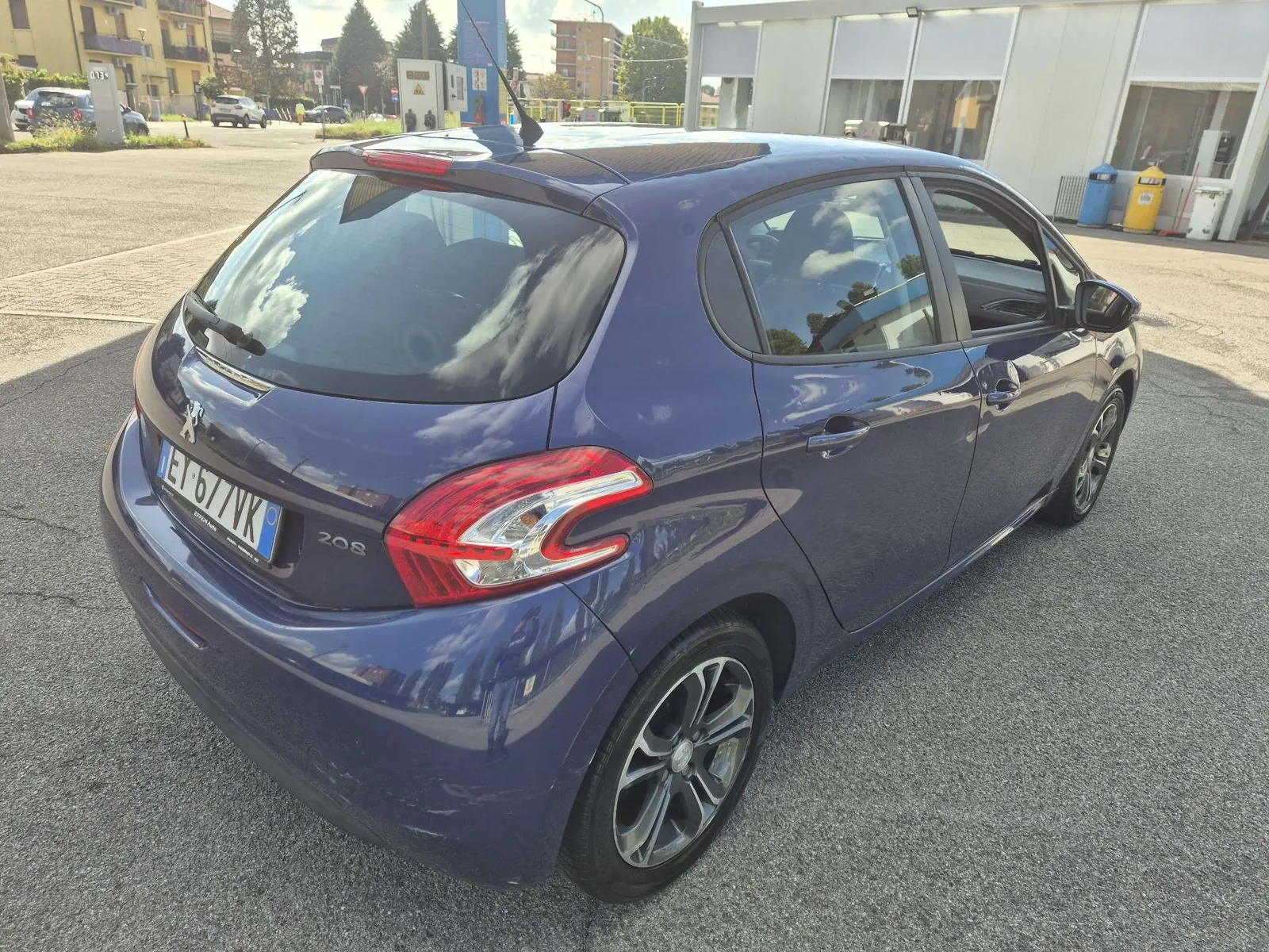 Peugeot 208 2015 photo 5