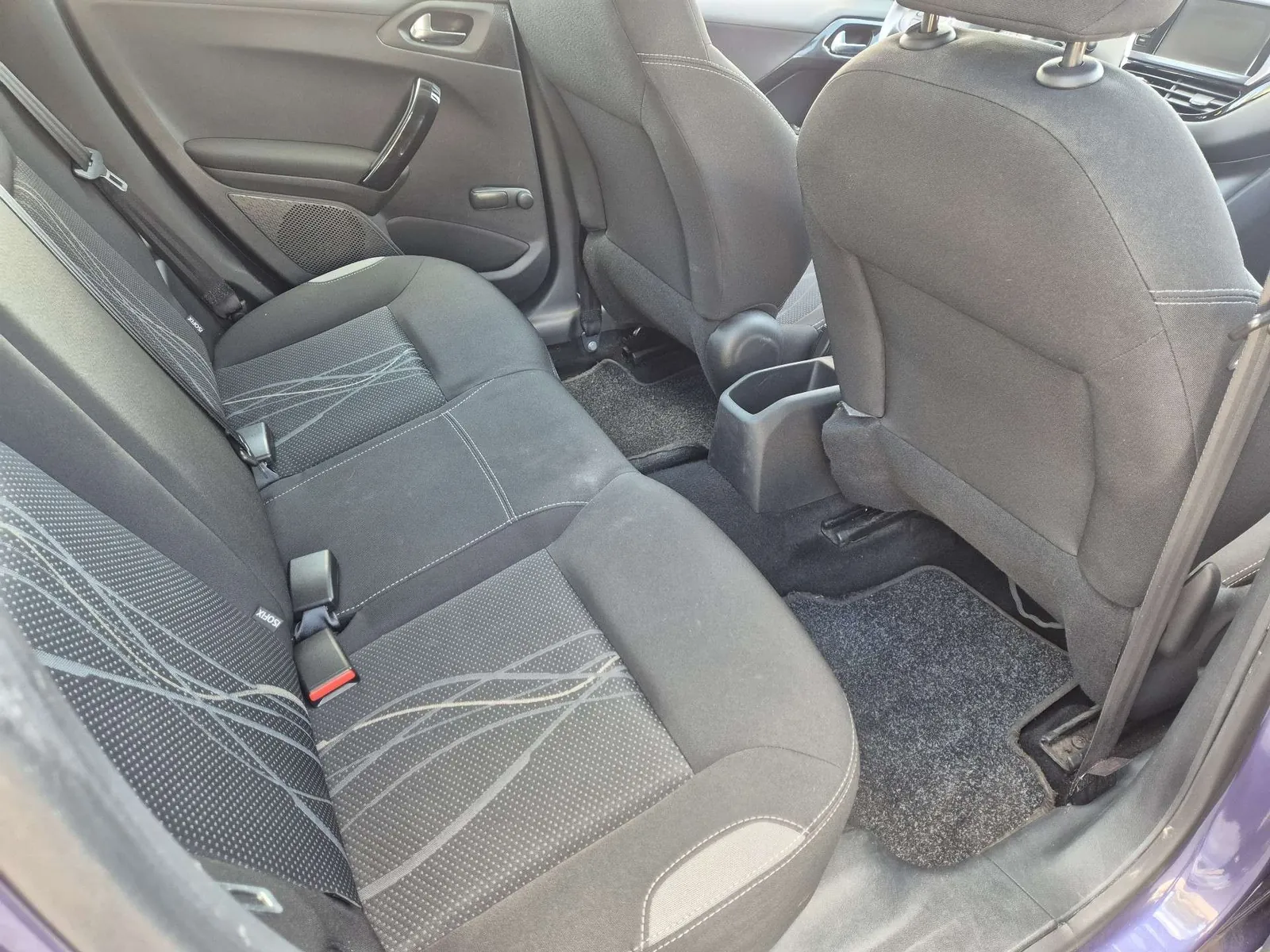 Peugeot 208 2015 photo 4