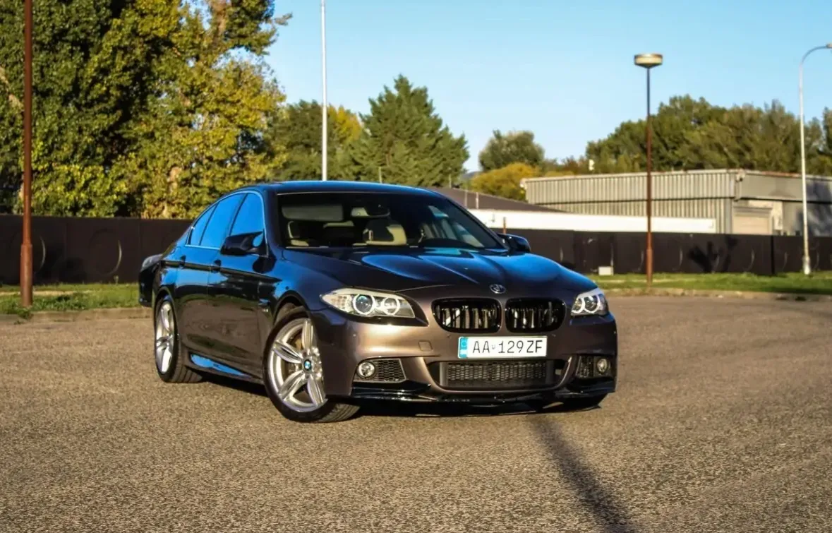 BMW 5 Series 2011 photo 2