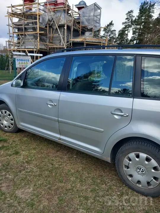 Volkswagen Touran 2006 photo 2