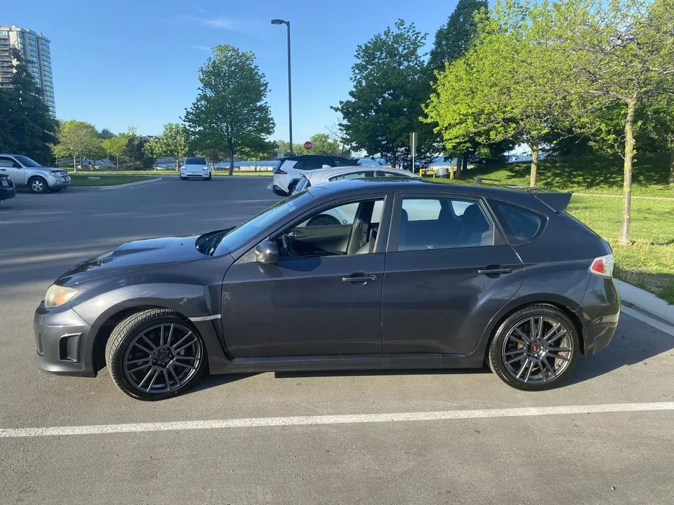 Subaru Wrx Sti 2011 photo 2