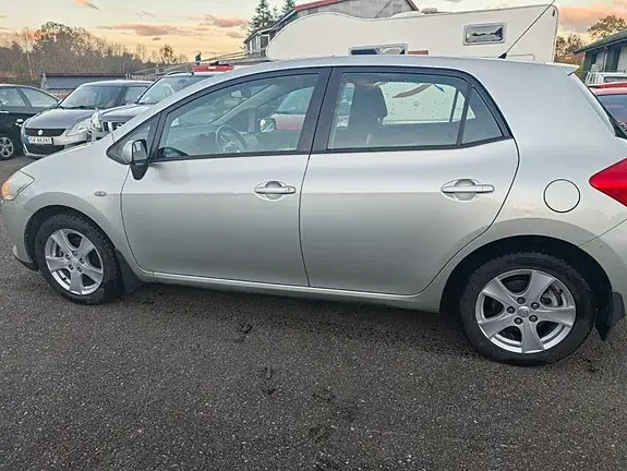 Toyota Auris 2007 photo 2