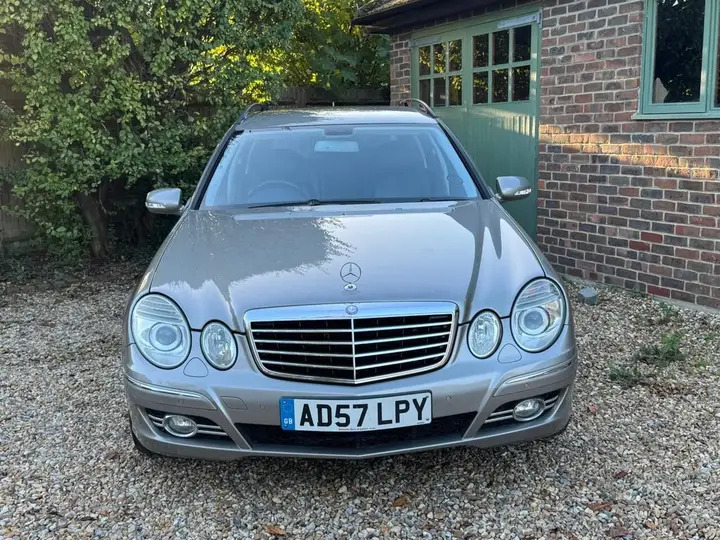 Mercedes-Benz E-Class 2008 photo 2