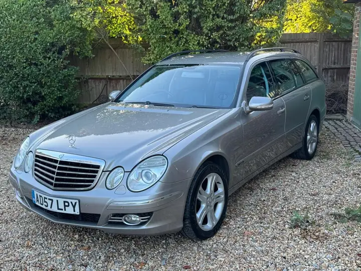 Mercedes-Benz E-Class 2008 photo 3