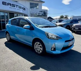 Toyota Aqua 2012 photo 5