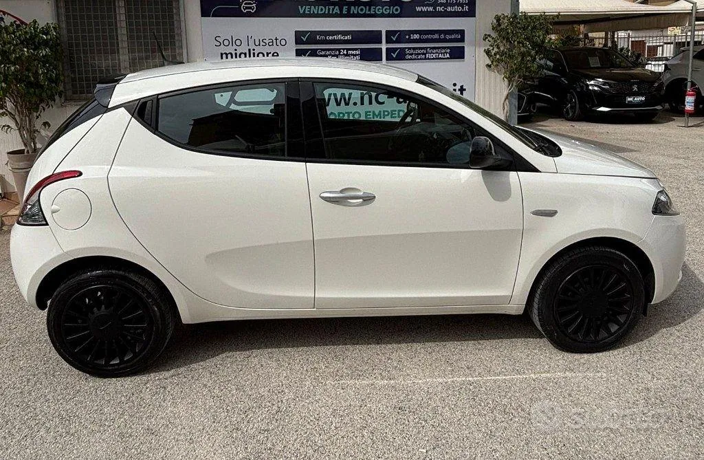 Lancia Ypsilon 2023 photo 2