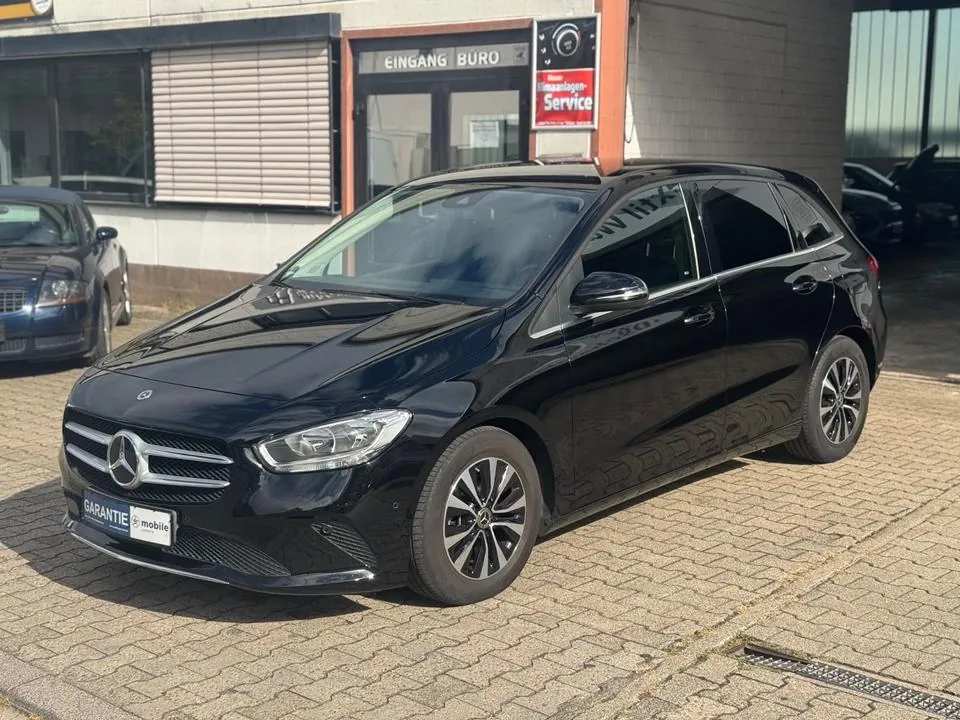 Mercedes-Benz B180