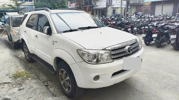 Toyota Fortuner 2011 photo 3