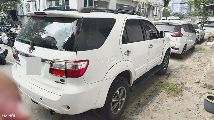 Toyota Fortuner 2011 photo 4
