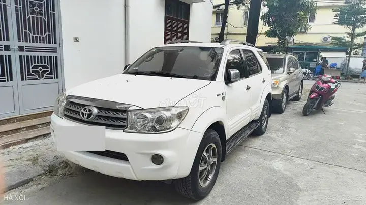 Toyota Fortuner 2011 photo 2