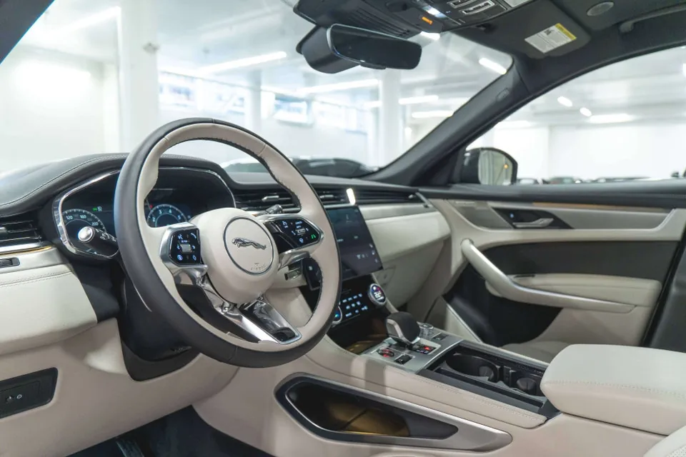 Jaguar F-Pace 2026 photo 2