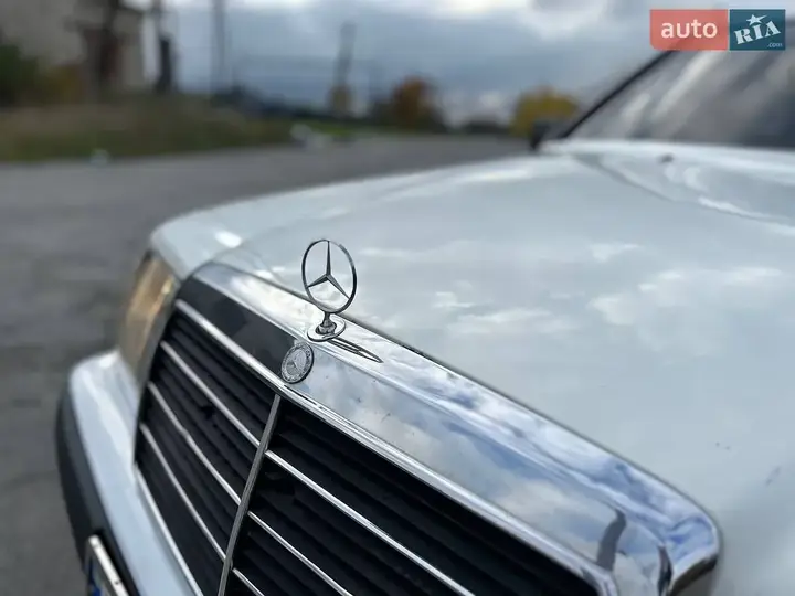 Mercedes-Benz E-Class 1985 photo 5