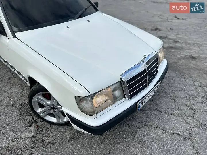 Mercedes-Benz E-Class 1985 photo 2