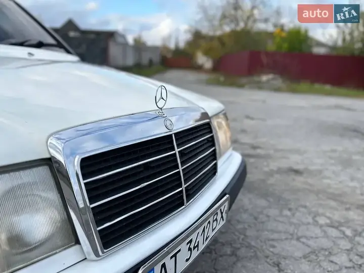 Mercedes-Benz E-Class 1985 photo 3