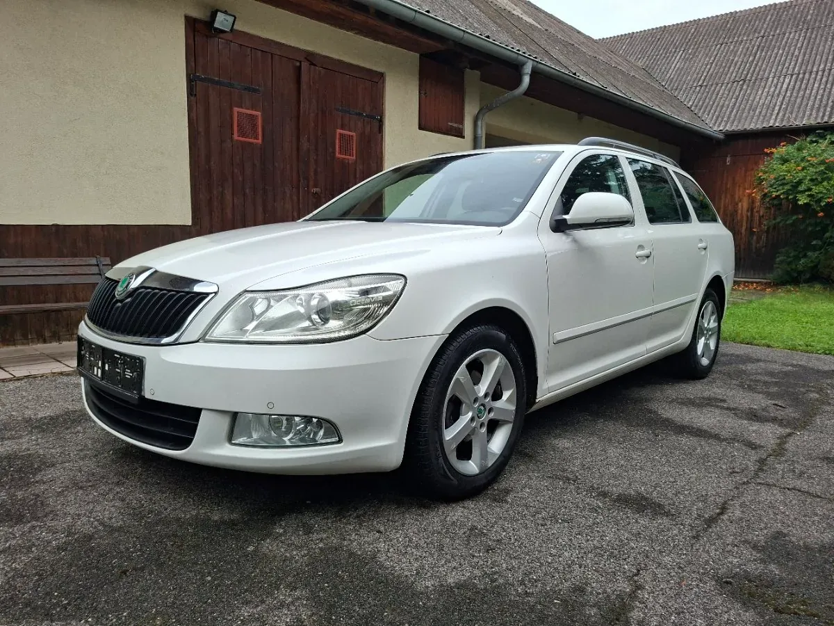 Skoda Octavia 2012 photo 2