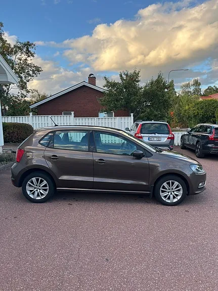Volkswagen Polo 2015 photo 2
