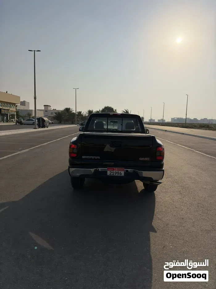 GMC Sierra 2005 photo 2