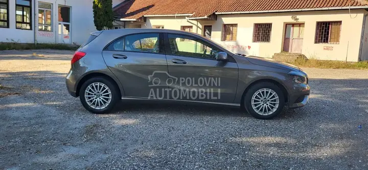 Mercedes-Benz A 180 2013 photo 2