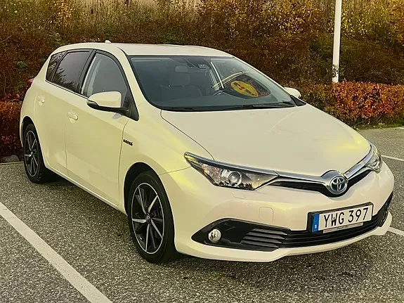 Toyota Auris 2017 photo 2