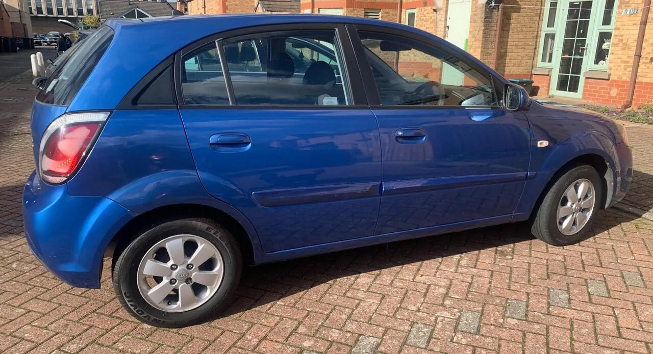 Kia Rio 2010 photo 4