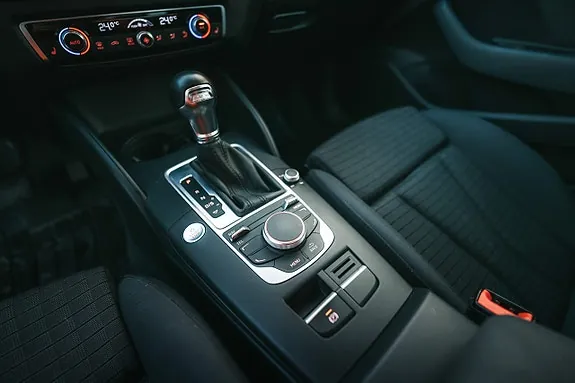 Audi E-Tron 2016 photo 2