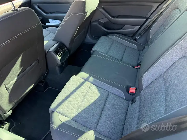 Volkswagen Passat 2023 photo 5